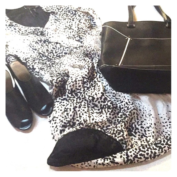 $⬇️ Ruched & Ruffled Summer Dress 👗 - Picture 4 of 9